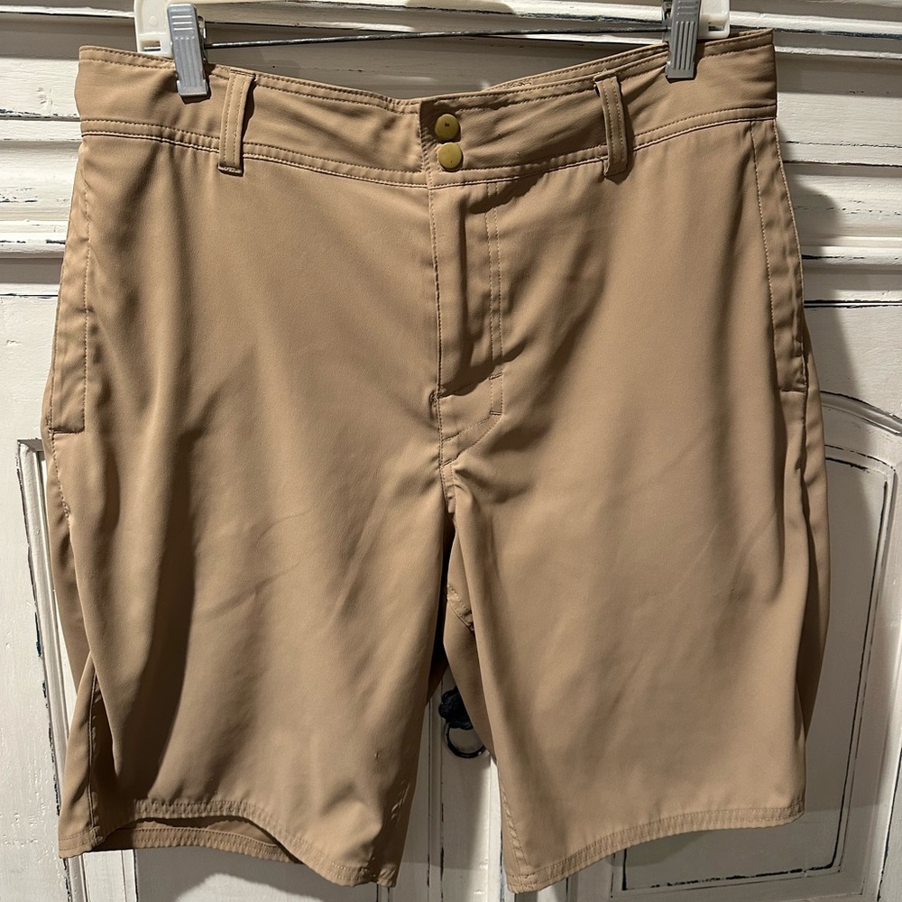 Under Armor men’s Heat Gear golf shorts.